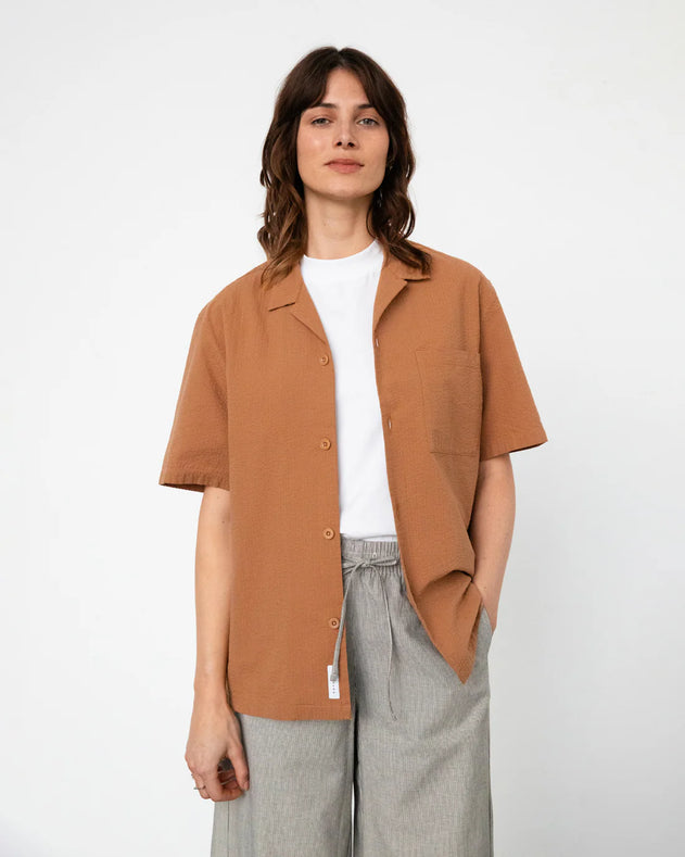 Unisex Bowling Shirt Seersucker Caramel Brown