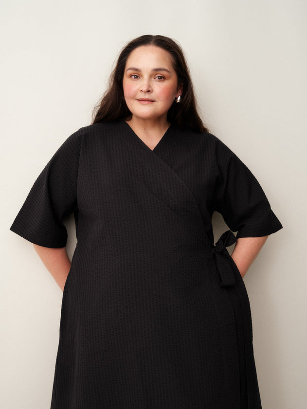 Ava Wrap Dress Textured Seersucker Black