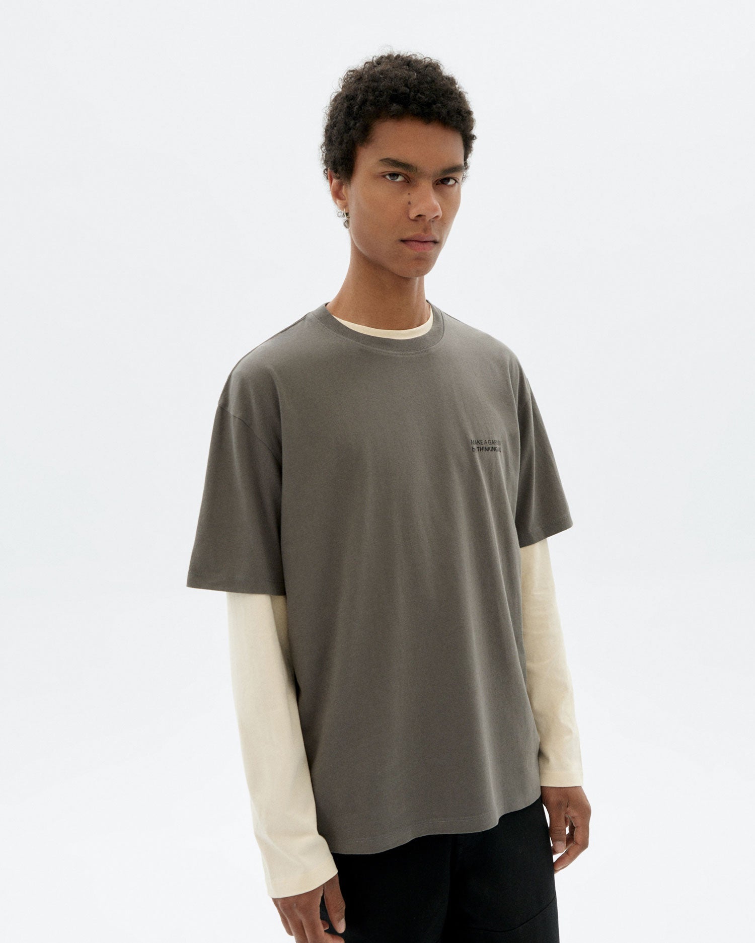 Aaron T-Shirt Grey Hand Embroidered Flower