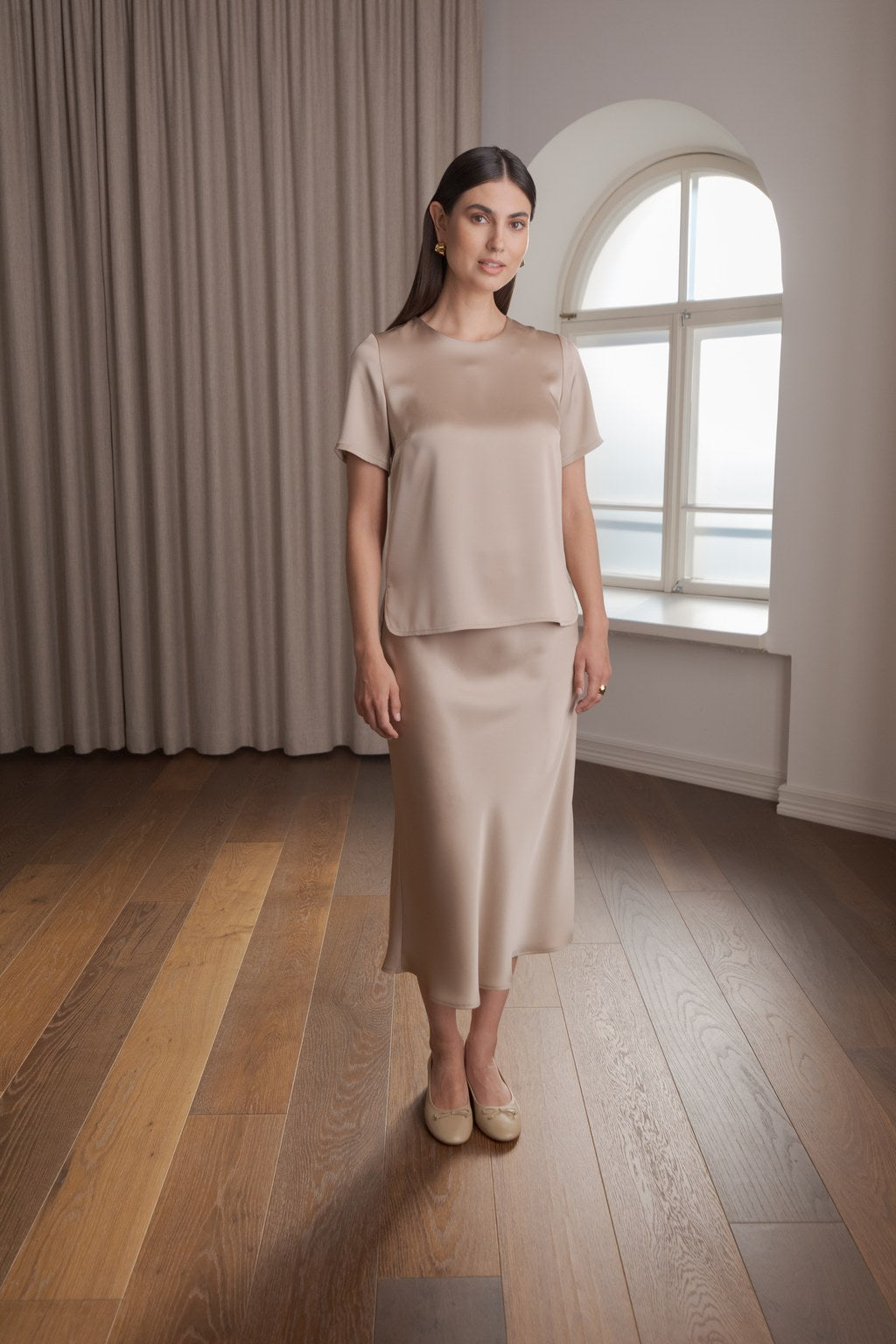Tessa Short Sleeve Satin Shirt Latte