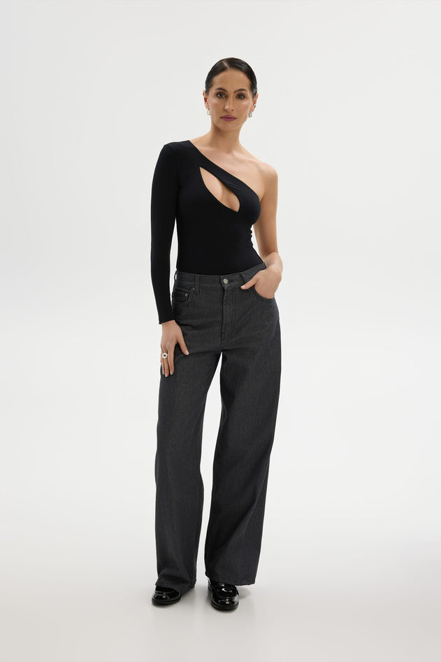Epäsymmetrinen Cut-Out Body