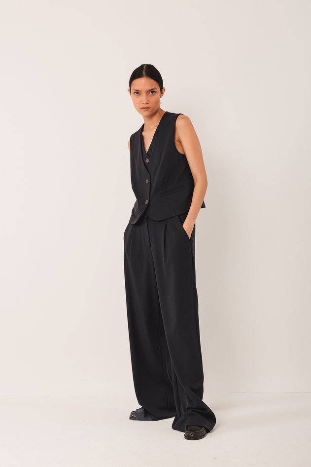 Double Crossover Vest Black