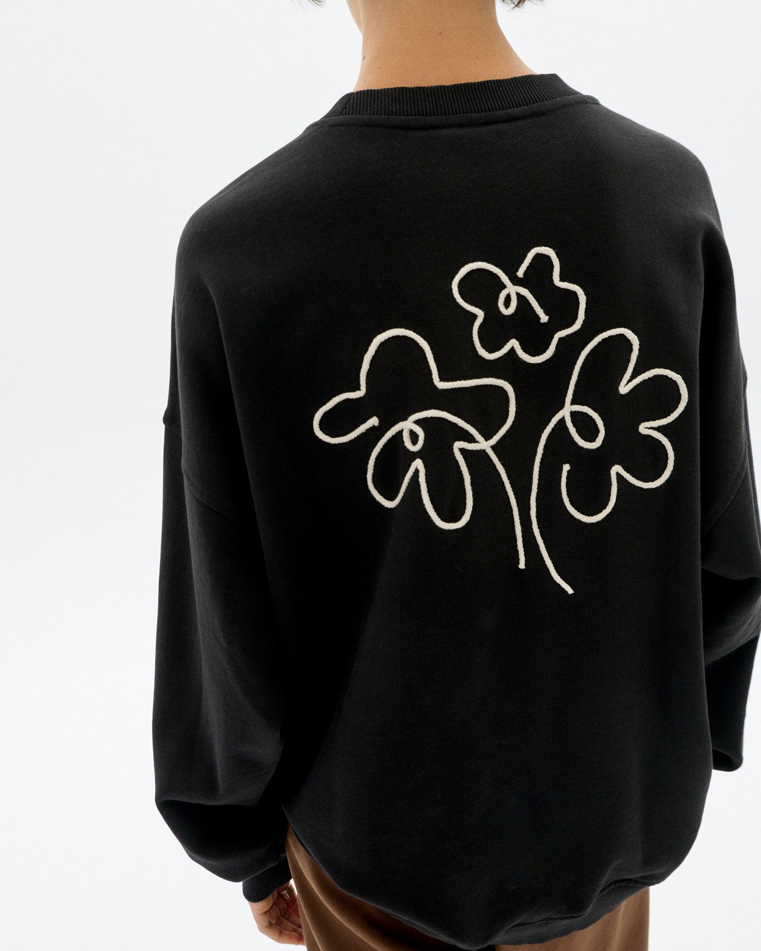 Jimena Oversize Sweatshirt Hand Embroidered flower