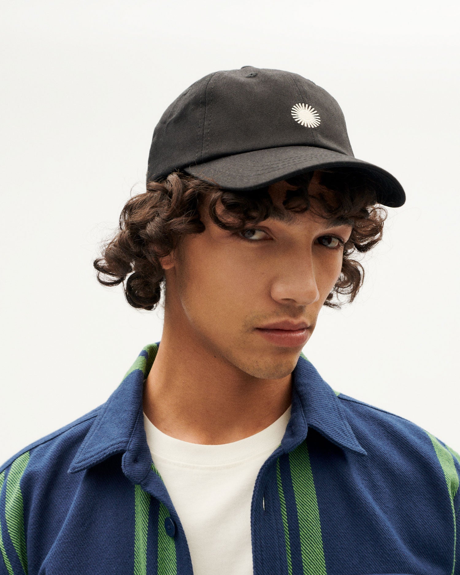 Contrast Cap Sol Black