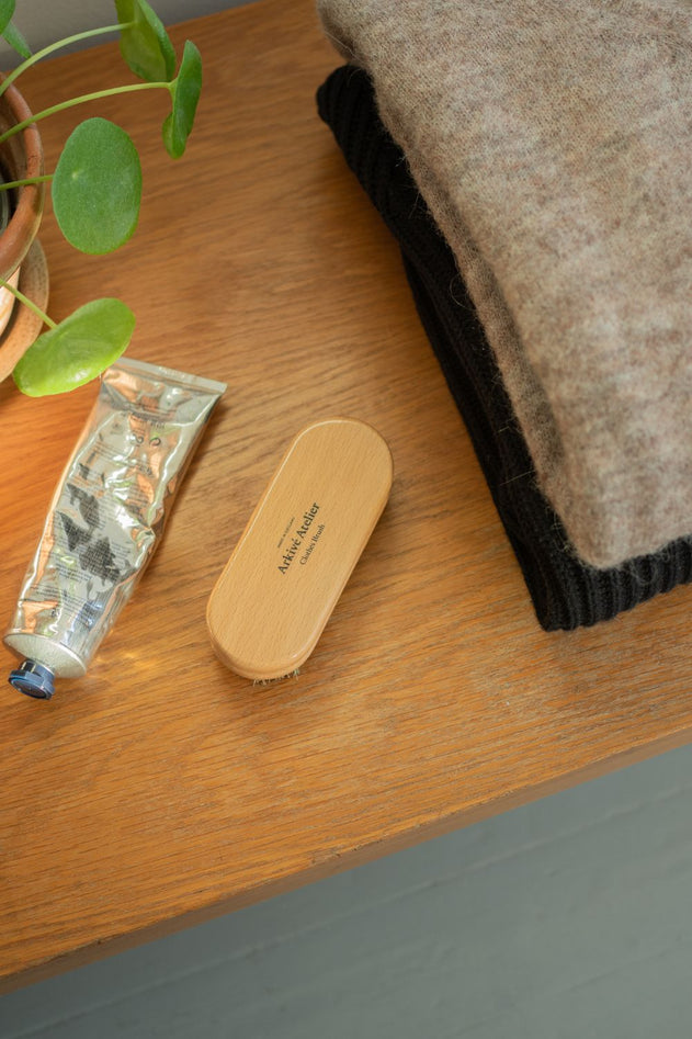 Arkivé Care Clothes Brush