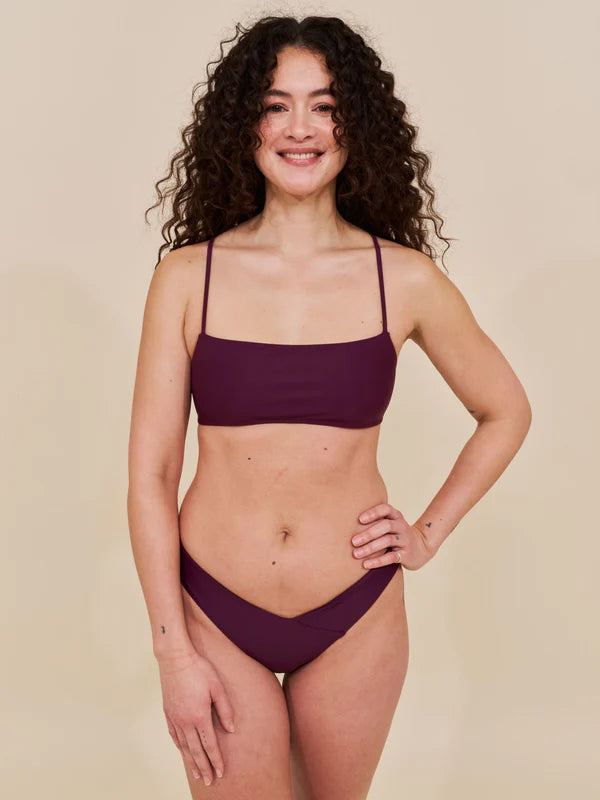 Canggu V-Shape Bikinialaosa Deep