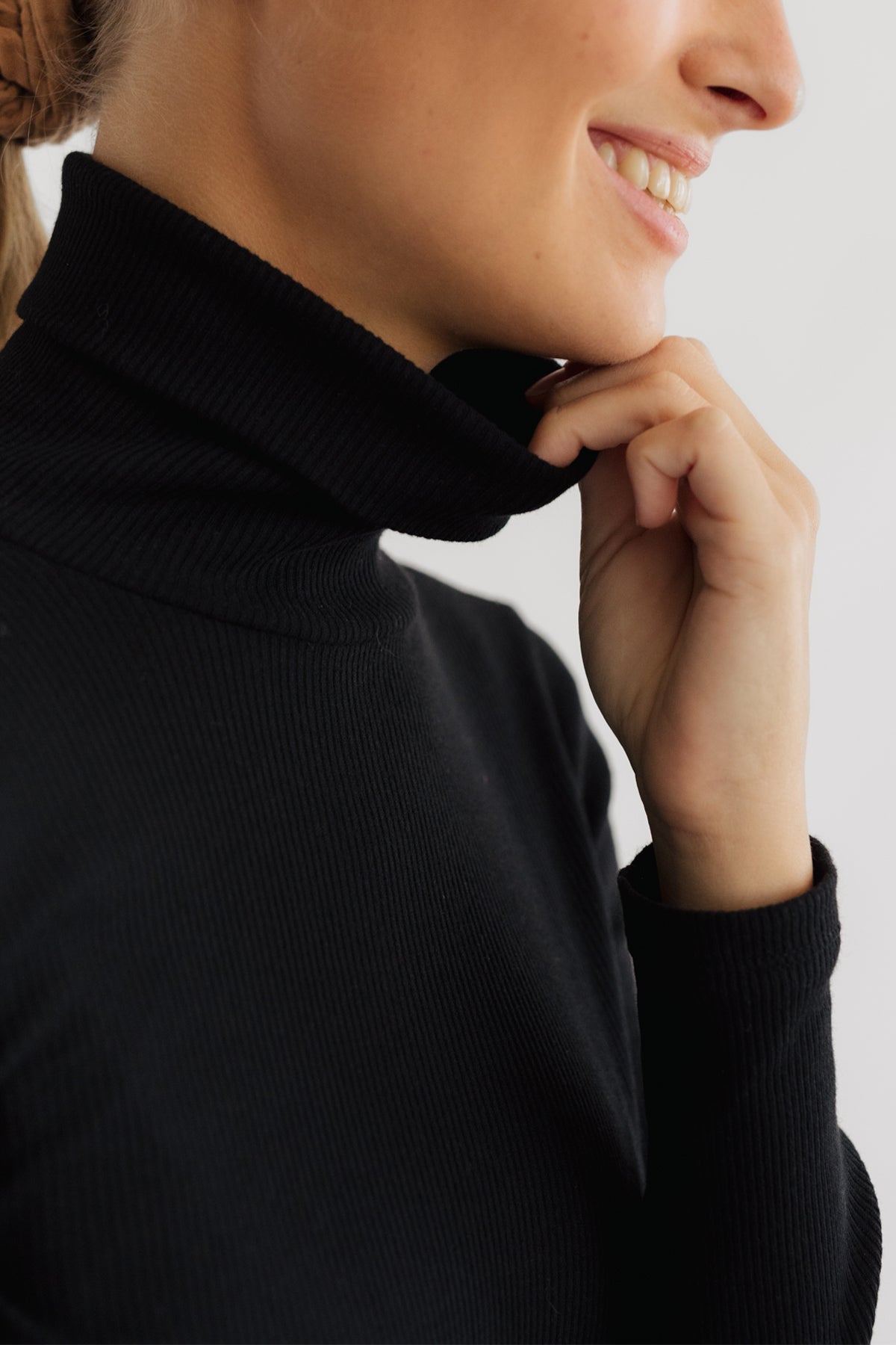 Canna Turtleneck Top Black