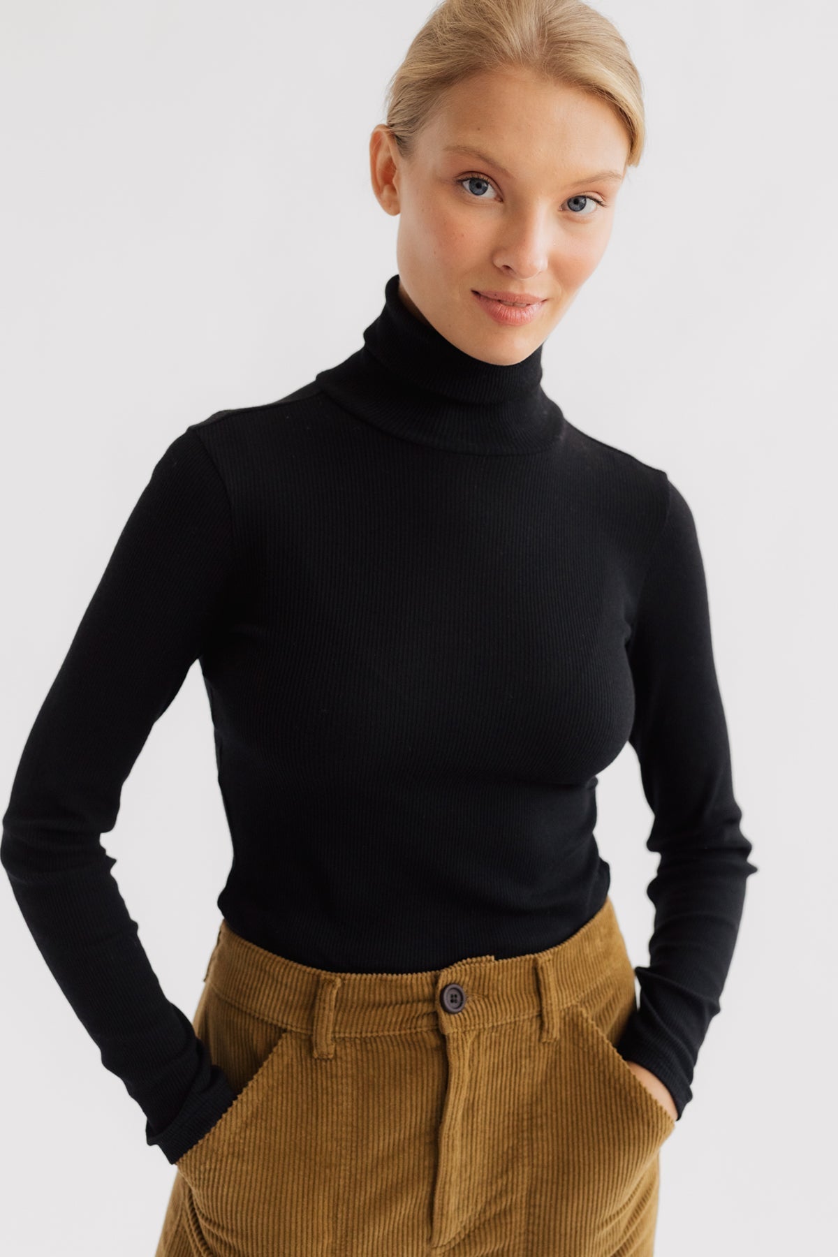 Canna Turtleneck Top Black