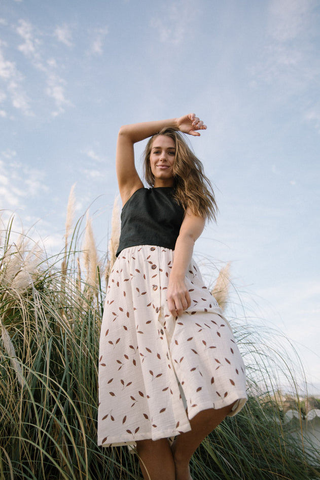 Button Skirt Wind