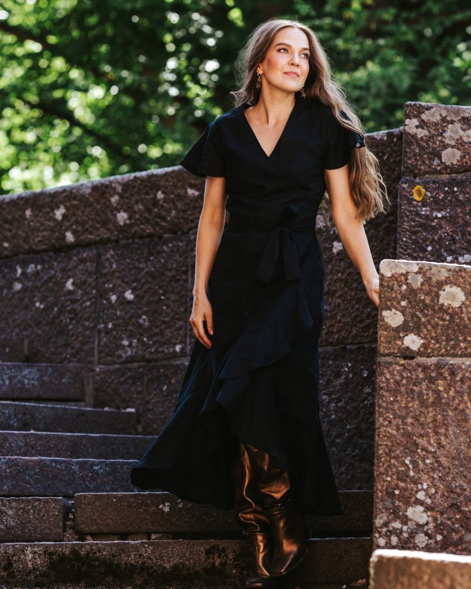 Annika Dress Black - IVALO.COM