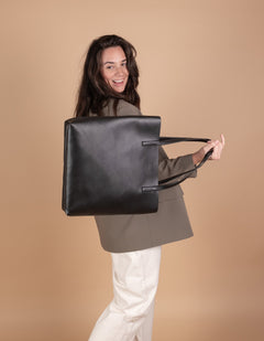 Georgia Bag Apple Leather Black