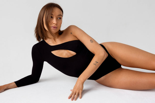 Epäsymmetrinen Cut-Out Body