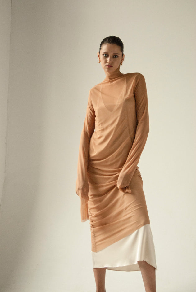Pitkähihainen Nude Tulle Mekko