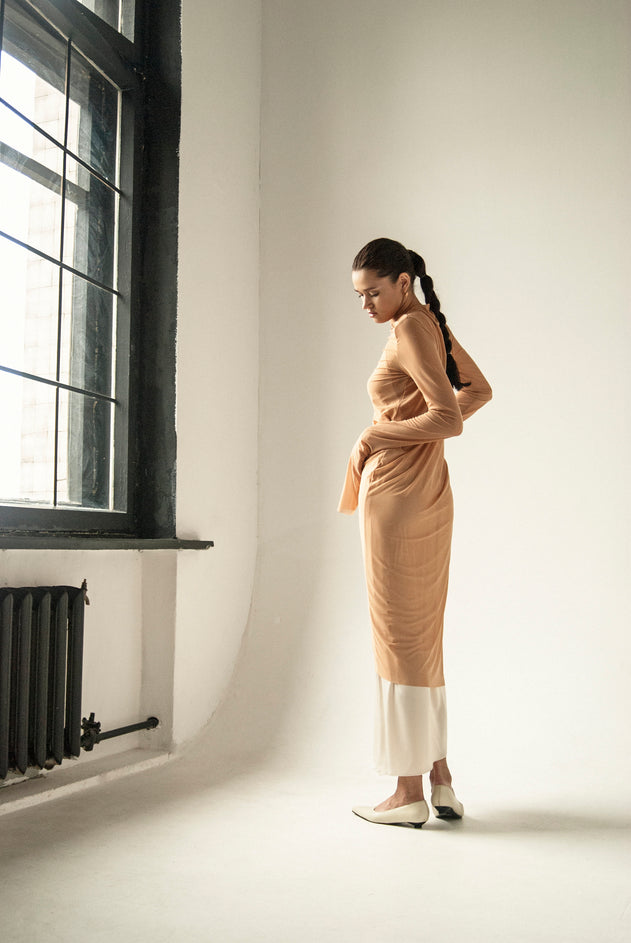 Pitkähihainen Nude Tulle Mekko