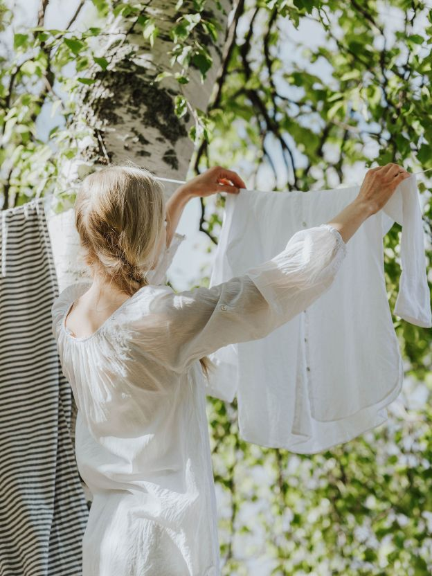 Fiini Naturally - a woman hanging laundry