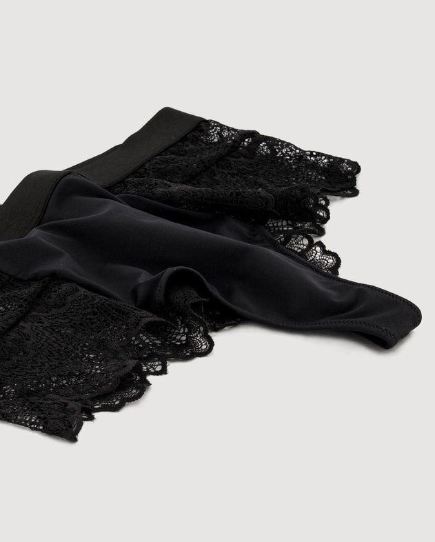 Highwaist String 002 Saboteur Black