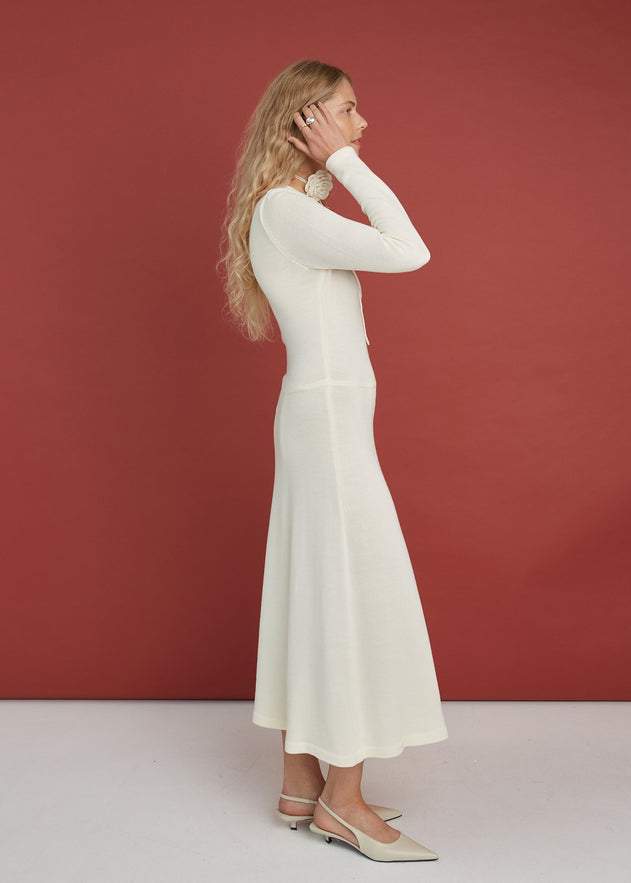 Woman wearing White A-line dress merino wool