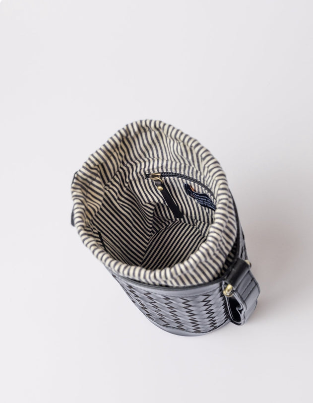 Zola Woven Leather Laukku Musta