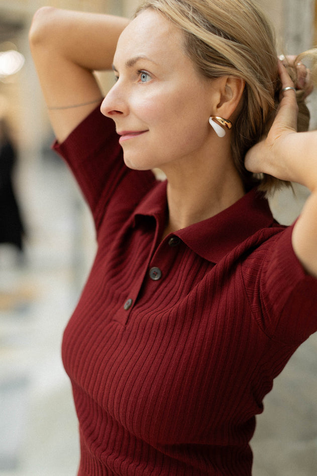 Burgundy viscose polo sweater, detail view