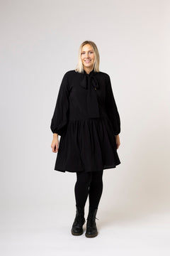 Flowy Mekko Musta