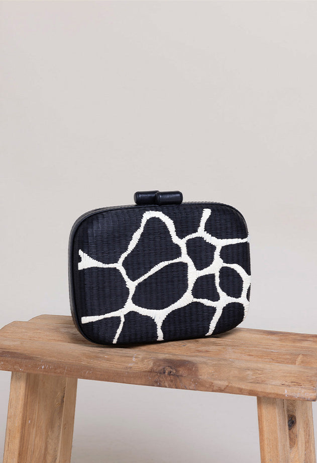 Giraffe Clutch Onyx Black