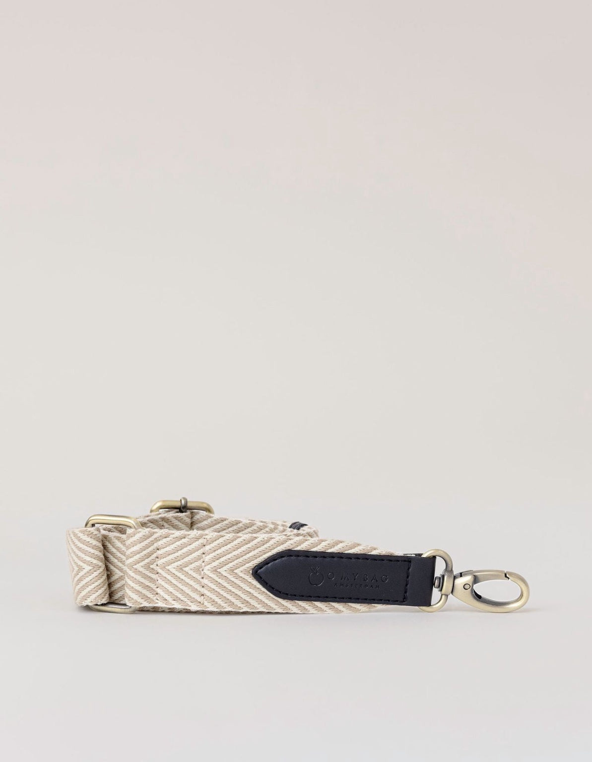 Herringbone Laukunhihna Hiekka & Musta, Vegan Uppeal™