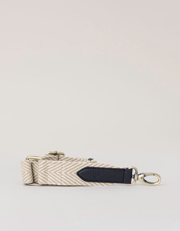 Herringbone Laukunhihna Hiekka & Musta, Vegan Uppeal™