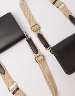 Herringbone Laukunhihna Hiekka & Musta, Classic -nahka