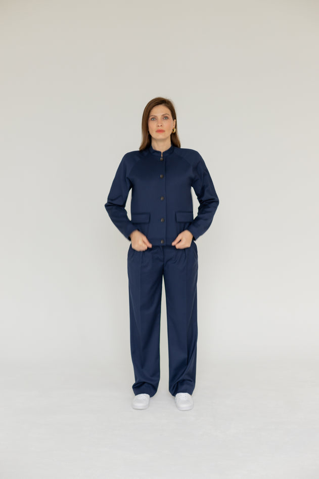 Enzo Takki Tummansininen