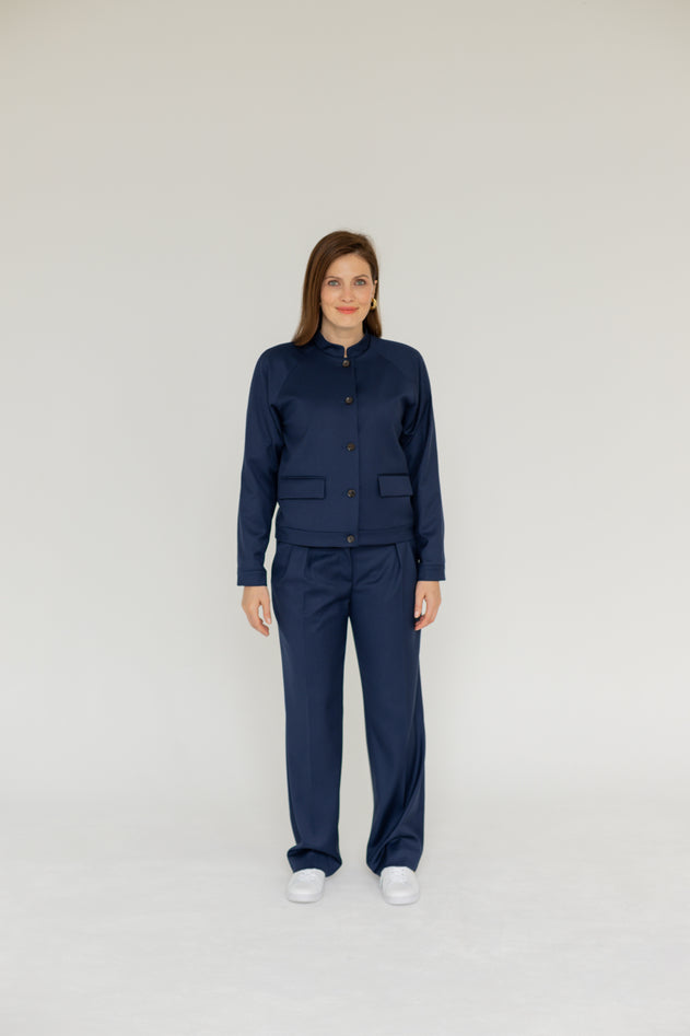 Enzo Takki Tummansininen