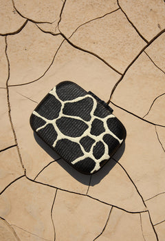 Giraffe Clutch Onyx Black