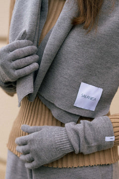 Via Merino Wool Scarf & Gloves Set Light Grey