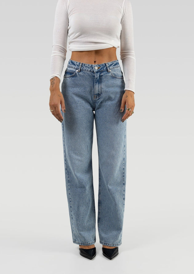 The Billie Jeans Medium Light Blue
