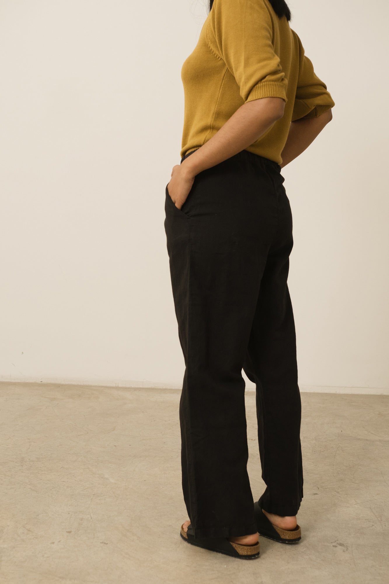 Henna Leveät Pellavasekoitehousut Musta