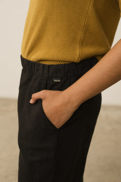 Henna Leveät Pellavasekoitehousut Musta