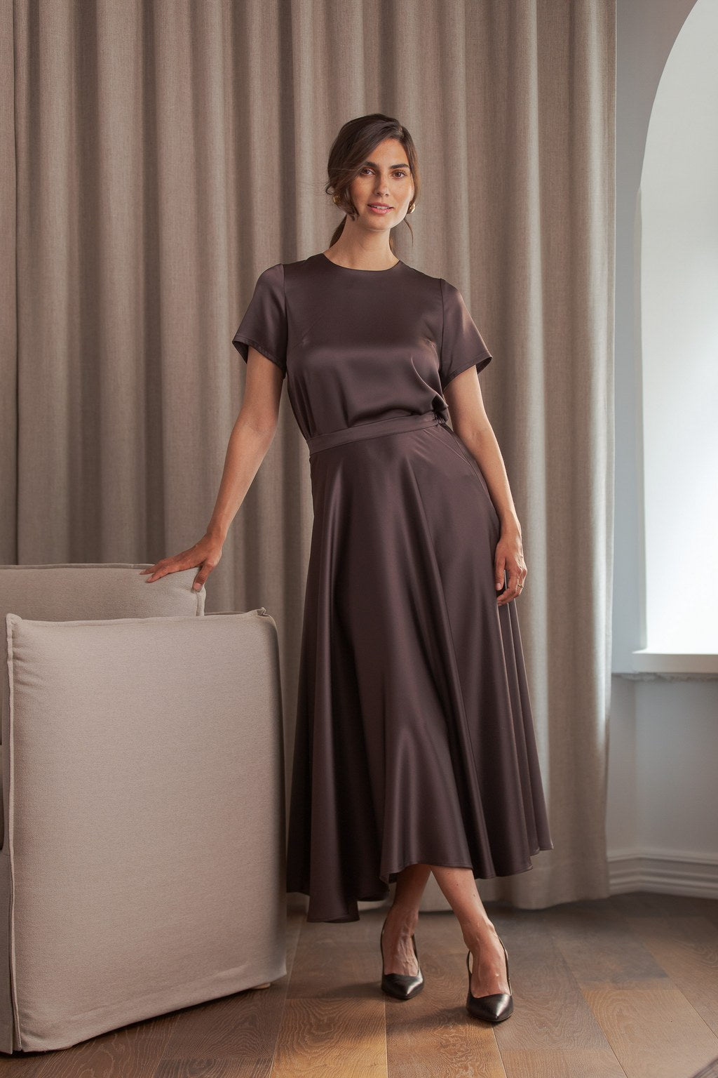 Tessa Lyhythihainen Satiinipaita Tummanruskea