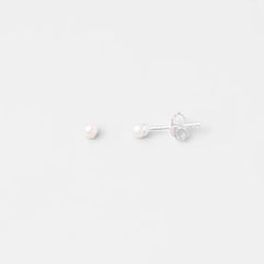 Fejn Tiny Pearl Stud Earrings