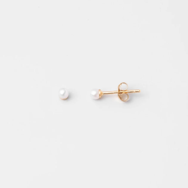 Fejn Tiny Pearl Stud Earrings