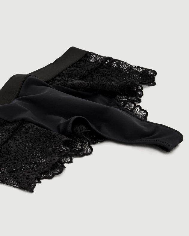 Highwaist String 002 Saboteur Black