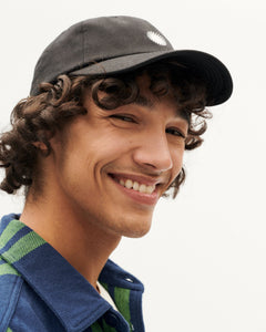 Contrast Cap Sol Black