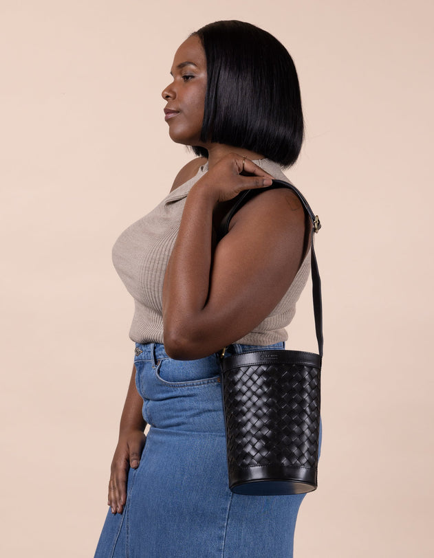 Zola Woven Leather Laukku Musta