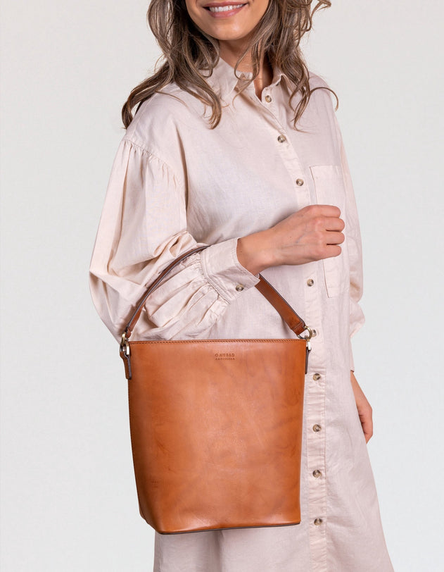 Bobbi Bucket Bag Maxi Classic Leather Cognac