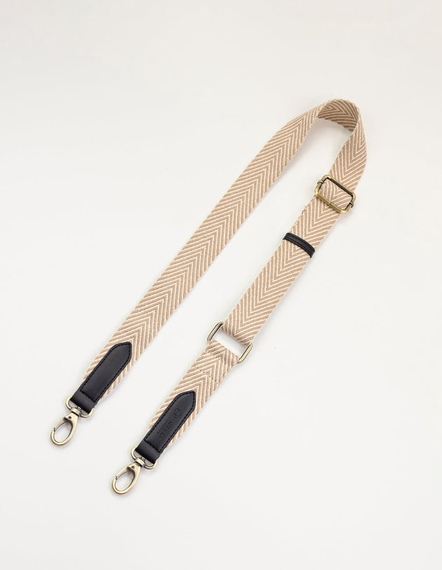 Herringbone Laukunhihna Hiekka & Musta, Vegan Uppeal™