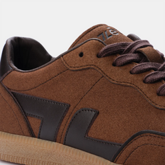 Delta Sneakers Nuts