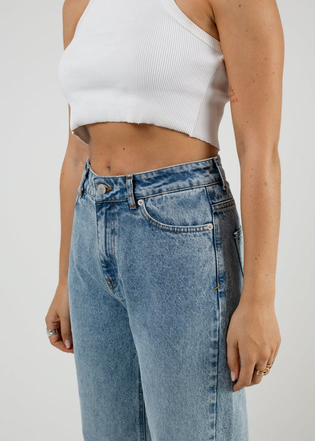 The Billie Jeans Medium Light Blue