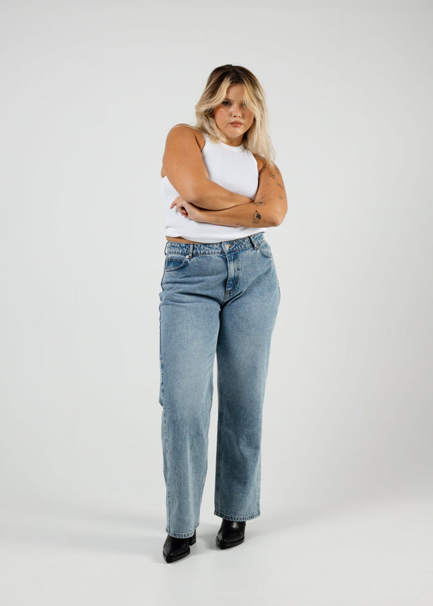 The Billie Jeans Medium Light Blue