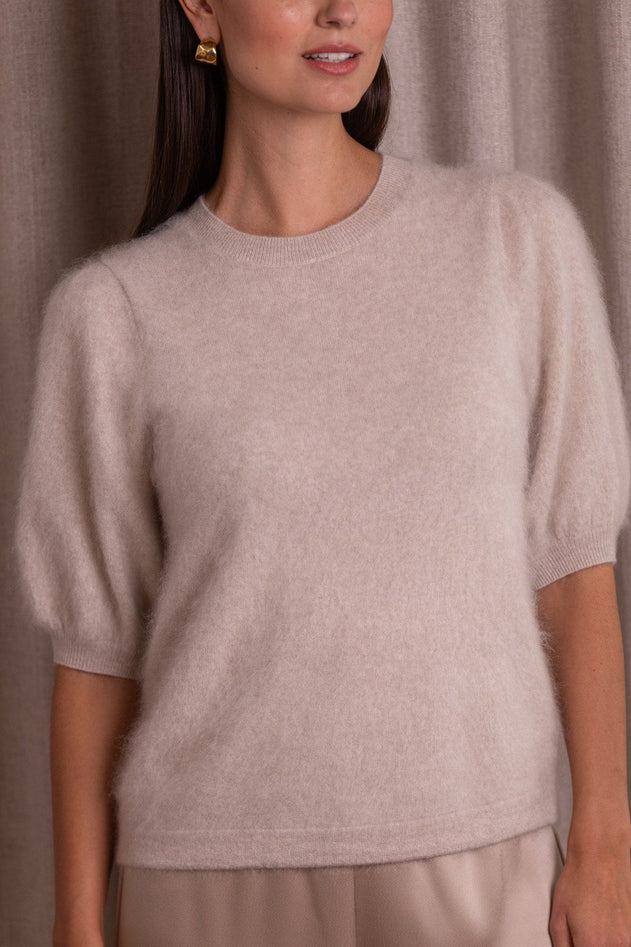 latte_lyhythihainen_kashmirneule_puffihihoilla.jpg?v=1769169897