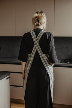 Dirvolira Apron