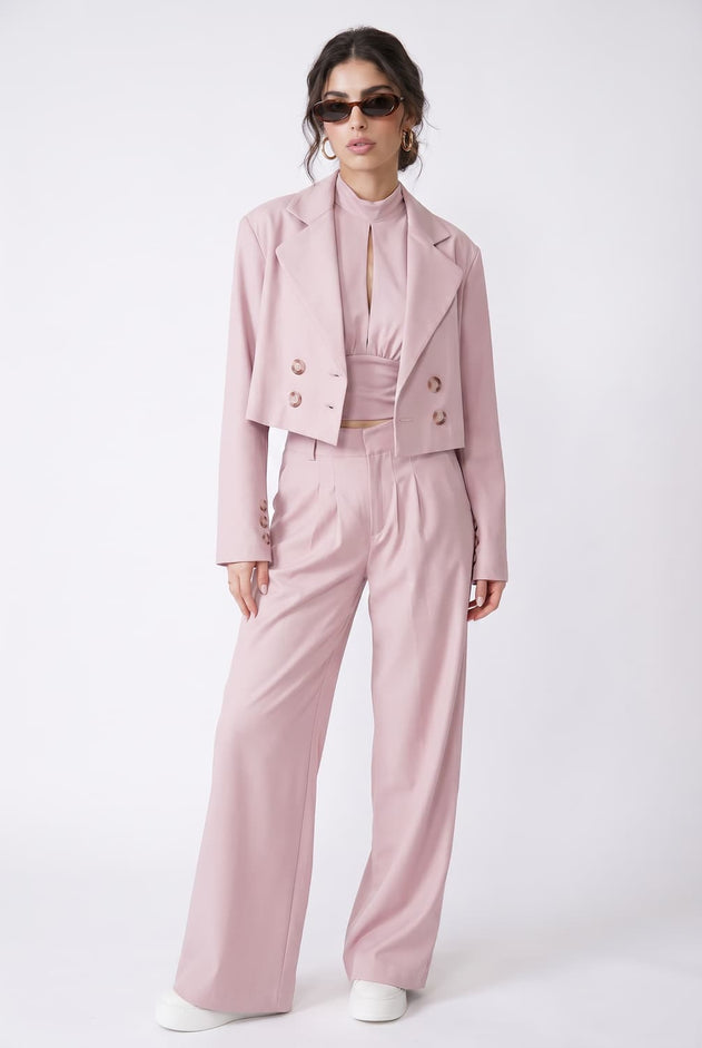magnific__generate-a-full-body-luxury-studio-fashion-photocr__25286.jpg?v=1779794305