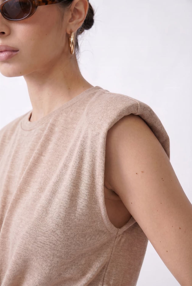 magnific__generate-a-luxury-studio-fashion-detail-photo-extr__61817.jpg?v=1779880635